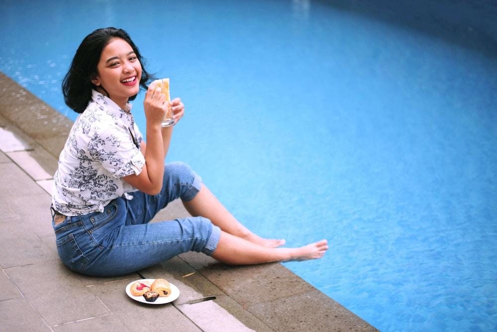 Horison Ciledug Jakarta Luaran gambar