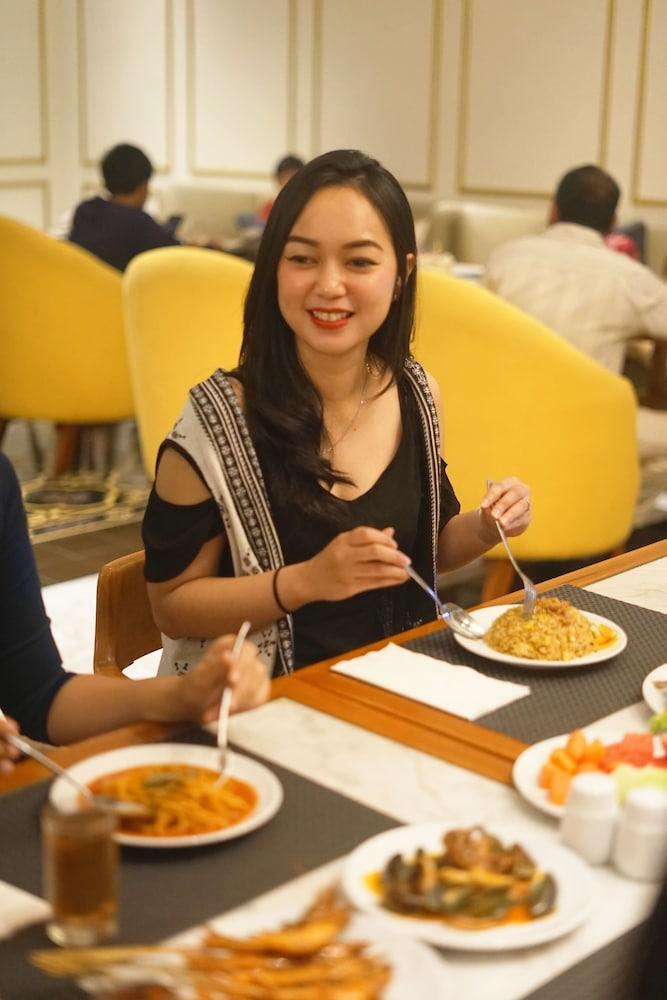 Horison Ciledug Jakarta Luaran gambar